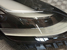 Laden Sie das Bild in den Galerie-Viewer, Frontscheinwerfer Tesla 1514952-00-D 1514953-00-D Ein Satz Headlight SCH1937168881kp