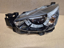 Laden Sie das Bild in den Galerie-Viewer, Frontscheinwerfer Mazda 2 D09K-51040 LED Links Scheinwerfer Headlight SCH1938031131ik