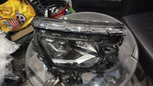 Laden Sie das Bild in den Galerie-Viewer, Frontscheinwerfer Skoda Kamiq 655941016 Rechts Scheinwerfer Headlight SCH1957576211av