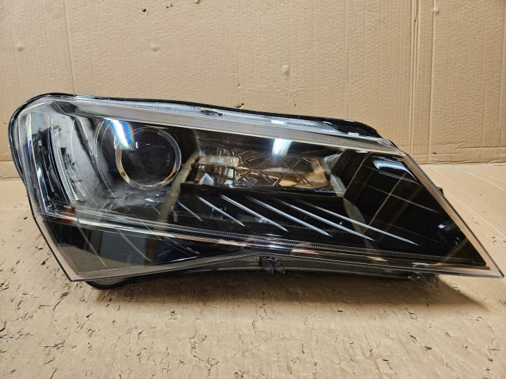 Frontscheinwerfer Skoda Superb III 3V1941016A Xenon Rechts Headlight SCH1979108378lw