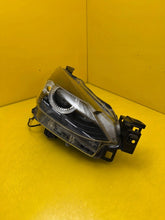 Laden Sie das Bild in den Galerie-Viewer, Frontscheinwerfer Mazda II D43N-51030 Xenon Rechts Scheinwerfer Headlight SCH1979372122mz