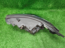 Laden Sie das Bild in den Galerie-Viewer, Frontscheinwerfer Kia Stonic 92102-H8 LED Rechts Scheinwerfer Headlight SCH2004232708kn