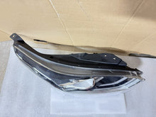 Laden Sie das Bild in den Galerie-Viewer, Frontscheinwerfer Kia Ceed J792111020 Rechts Scheinwerfer Headlight SCH2015102495rp