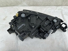 Laden Sie das Bild in den Galerie-Viewer, Frontscheinwerfer Skoda Scala 657941016A Rechts Scheinwerfer Headlight SCH2021301657cv
