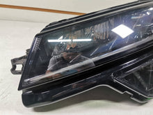 Laden Sie das Bild in den Galerie-Viewer, Frontscheinwerfer Skoda Karoq 57B941015DACZ Links Scheinwerfer Headlight SCH2029221847tk