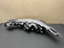 Laden Sie das Bild in den Galerie-Viewer, Frontscheinwerfer Toyota Corolla 81110-02S60 Rechts Scheinwerfer Headlight SCH2031731933kb