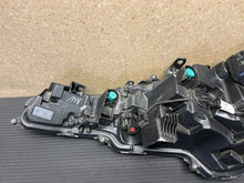 Laden Sie das Bild in den Galerie-Viewer, Frontscheinwerfer Toyota Corolla 81110-02S60 Rechts Scheinwerfer Headlight SCH2031731933kb