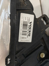 Load image into Gallery viewer, Frontscheinwerfer Volvo V60 I S60 31698826 Xenon Rechts Scheinwerfer Headlight SCH2040562421se