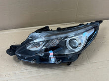 Laden Sie das Bild in den Galerie-Viewer, Frontscheinwerfer Peugeot 2008 I 90167018 Links Scheinwerfer Headlight SCH2060369588oc