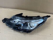 Laden Sie das Bild in den Galerie-Viewer, Frontscheinwerfer Peugeot 2008 I 90167018 Links Scheinwerfer Headlight SCH2060369588oc
