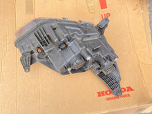 Laden Sie das Bild in den Galerie-Viewer, Frontscheinwerfer Ssangyong Korando 8310137100 Links Scheinwerfer Headlight SCH2072297860nu