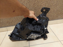 Laden Sie das Bild in den Galerie-Viewer, Frontscheinwerfer Renault E-Tech 260108132R Rechts Scheinwerfer Headlight SCH2078221773cw