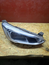 Laden Sie das Bild in den Galerie-Viewer, Frontscheinwerfer Ford Focus JX7B13W030 Rechts Scheinwerfer Headlight SCH2086762815fn