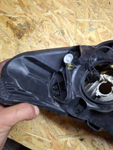 Laden Sie das Bild in den Galerie-Viewer, Frontscheinwerfer Ford Focus JX7B13W030 Rechts Scheinwerfer Headlight SCH2086762815fn