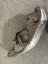 Laden Sie das Bild in den Galerie-Viewer, Frontscheinwerfer Kia Sportage IV 92101-F1011 Links Scheinwerfer Headlight SCH2103026245sh