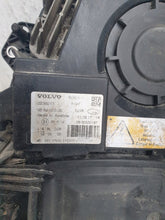 Laden Sie das Bild in den Galerie-Viewer, Frontscheinwerfer Volvo 22239253 Ein Satz Scheinwerfer Headlight SCH2104973744oq