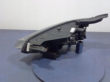 Laden Sie das Bild in den Galerie-Viewer, Frontscheinwerfer Ssangyong Korando 8310237101 Rechts Scheinwerfer Headlight SCH2105732265nq