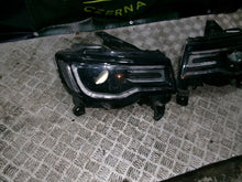 Laden Sie das Bild in den Galerie-Viewer, Frontscheinwerfer Jeep Grand Cherokee Wk2 68266656 Ein Satz Headlight SCH2107745249vp
