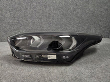 Load image into Gallery viewer, Frontscheinwerfer Kia Ceed 92101J7500 Ein Satz Scheinwerfer Headlight SCH2148817698cv