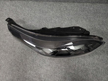 Load image into Gallery viewer, Frontscheinwerfer Kia Ceed 92101J7500 Ein Satz Scheinwerfer Headlight SCH2148817698cv