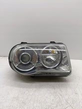 Laden Sie das Bild in den Galerie-Viewer, Frontscheinwerfer Chrysler 300c 4805760AG Rechts Scheinwerfer Headlight SCH2159152494wo