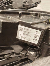 Laden Sie das Bild in den Galerie-Viewer, Frontscheinwerfer Tesla Model 3 1514953-00-D 1514952-00-D Ein Satz Headlight SCH2179481155rx
