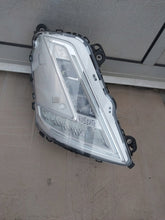 Laden Sie das Bild in den Galerie-Viewer, Frontscheinwerfer Volvo 23752806 Rechts Scheinwerfer Headlight SCH2189336863uq
