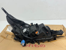 Laden Sie das Bild in den Galerie-Viewer, Frontscheinwerfer Subaru Outback 84002AN092 Links Scheinwerfer Headlight SCH2190977935ef