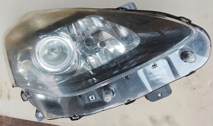 Frontscheinwerfer Renault Clio III 8200775878 Rechts Scheinwerfer Headlight SCH2208803210zw