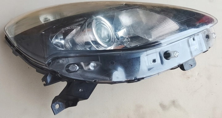 Frontscheinwerfer Renault Clio III 8200775878 Rechts Scheinwerfer Headlight SCH2208803210zw