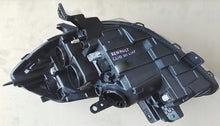 Laden Sie das Bild in den Galerie-Viewer, Frontscheinwerfer Renault Clio III 8200775878 Rechts Scheinwerfer Headlight SCH2208803210zw
