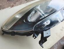 Laden Sie das Bild in den Galerie-Viewer, Frontscheinwerfer Renault Clio III 8200775878 Rechts Scheinwerfer Headlight SCH2208803210zw