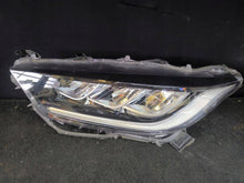 Laden Sie das Bild in den Galerie-Viewer, Frontscheinwerfer Toyota Yaris 1219147284 Links Scheinwerfer Headlight SCH2210842958at