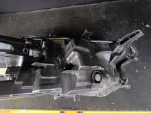 Laden Sie das Bild in den Galerie-Viewer, Frontscheinwerfer Toyota Yaris 1219147284 Links Scheinwerfer Headlight SCH2210842958at