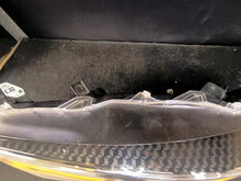 Laden Sie das Bild in den Galerie-Viewer, Frontscheinwerfer Toyota Yaris 1219147284 Links Scheinwerfer Headlight SCH2210842958at