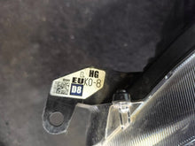 Laden Sie das Bild in den Galerie-Viewer, Frontscheinwerfer Toyota Yaris 1219147284 Links Scheinwerfer Headlight SCH2210842958at