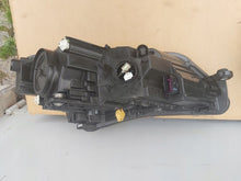 Laden Sie das Bild in den Galerie-Viewer, Frontscheinwerfer Skoda III 3V1941016B Ein Satz Scheinwerfer Headlight SCH2234906322ox