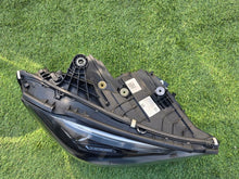 Laden Sie das Bild in den Galerie-Viewer, Frontscheinwerfer Mercedes-Benz W206 A2069067203 LED Rechts Headlight SCH2256956311gl