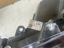 Laden Sie das Bild in den Galerie-Viewer, Frontscheinwerfer Toyota Corolla 81150-02X10 Links Scheinwerfer Headlight SCH2271794353db