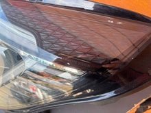 Load image into Gallery viewer, Frontscheinwerfer Renault Captur II 260104525R 260600666R Ein Satz Headlight SCH2276913049qd