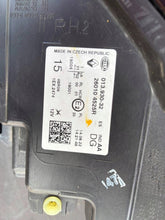 Load image into Gallery viewer, Frontscheinwerfer Renault Captur II 260104525R 260600666R Ein Satz Headlight SCH2276913049qd