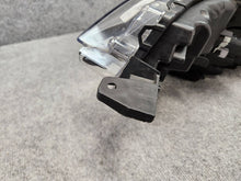 Laden Sie das Bild in den Galerie-Viewer, Frontscheinwerfer Toyota Avensis 0536SCZ Rechts Scheinwerfer Headlight SCH2277810077qz