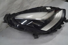 Laden Sie das Bild in den Galerie-Viewer, Frontscheinwerfer Tesla Model 3 1077376-00-C Rechts Scheinwerfer Headlight SCH2286502080pc