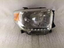 Laden Sie das Bild in den Galerie-Viewer, Frontscheinwerfer Toyota Tundra 811100C130 Rechts Scheinwerfer Headlight SCH2293340613vg