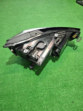 Laden Sie das Bild in den Galerie-Viewer, Frontscheinwerfer Seat Leon 5FB941007J Links Scheinwerfer Headlight SCH2328407843ma