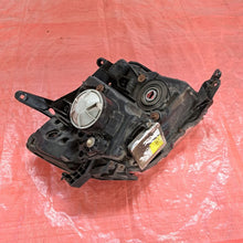 Laden Sie das Bild in den Galerie-Viewer, Frontscheinwerfer Mitsubishi Pajero IV 100-87875 Links Scheinwerfer Headlight SCH2332007495qd