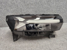 Laden Sie das Bild in den Galerie-Viewer, Frontscheinwerfer Dacia Duster 260107725R LED Rechts Scheinwerfer Headlight SCH2342240810sh