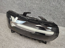 Laden Sie das Bild in den Galerie-Viewer, Frontscheinwerfer Dacia Duster 260107725R LED Rechts Scheinwerfer Headlight SCH2342240810sh