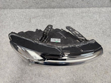 Laden Sie das Bild in den Galerie-Viewer, Frontscheinwerfer Dacia Duster 260107725R LED Rechts Scheinwerfer Headlight SCH2342240810sh