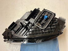 Laden Sie das Bild in den Galerie-Viewer, Frontscheinwerfer Mercedes-Benz Gla H247 A2479064205 Rechts Headlight SCH2351939057fm